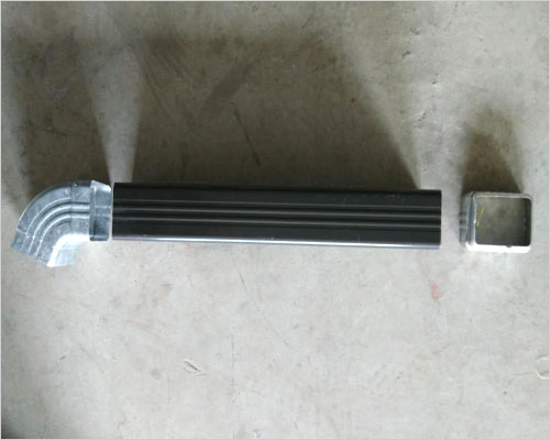 方形雨管以金屬為原材料,為建筑帶來了強烈的表現力,其發(fā)揮空間廣闊,可以根據不同的色彩進行選擇.
